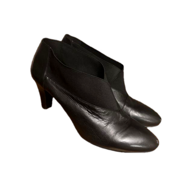 Bandolino Shoes - BANDOLINO Leather Heeled Elastic Pull On Bootie Heels Women’s Size 10 M Black